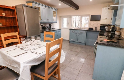 Burton Cottage | EGREMONT COTTAGE, pet friendly, country holiday cottage in Carnforth