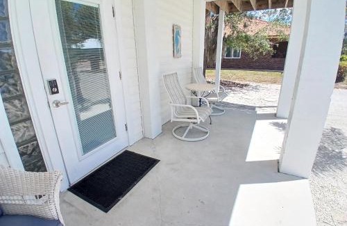 Bonita Springs Apartment | Egret - 1st Floor Freshly Updated Kit W&D 3 Miles to Beach