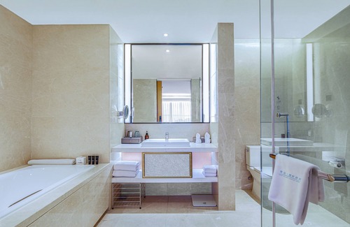 Xichong County Hotel | EGRET ISLAND LAKESIDE HOTEL