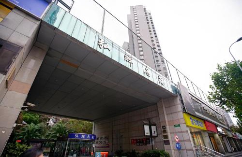 Huangpu Apartment | EHUB - Modern Rare 4-Bedroom APT, 50m from subway