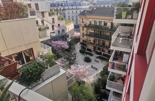 Batignolles Apartment | EIFFEL SIGHTSEEING FOR 2