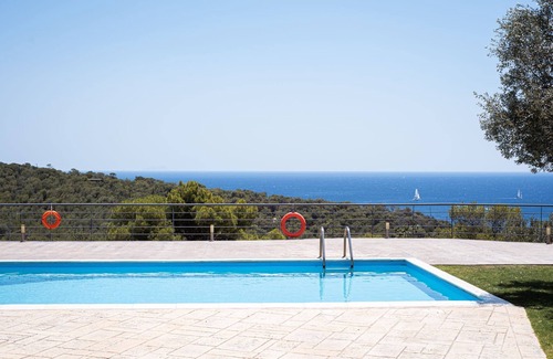 Kontos Villa | Eight Bedroom, Six Bathtoom Villa with Private Pool.