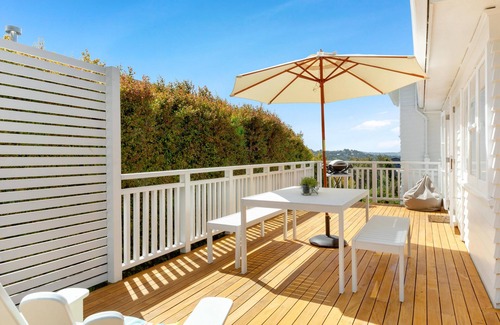 Oneroa House | Eight on Church - near Mudbrick & Cable Bay - Comfortable Stylish Premium Holiday Home