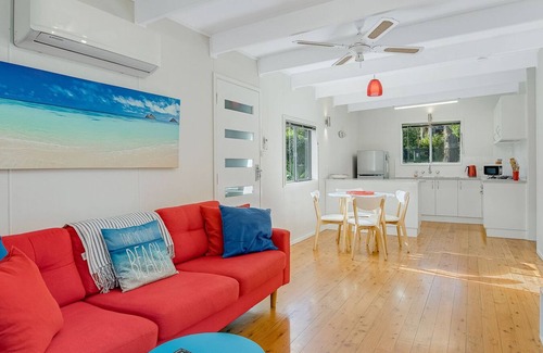 Wallaga Lake House | Eight on the Lake - 8 Fairhaven Point Way- Lakefront, pet friendly