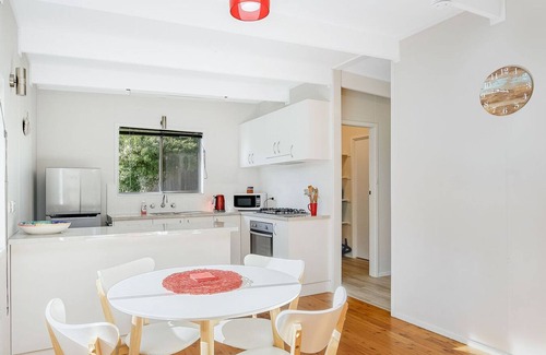 Wallaga Lake House | Eight on the Lake - 8 Fairhaven Point Way- Lakefront, pet friendly