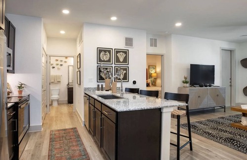 Austin Apartment | EightyOne10 1BD 6 - One Bedroom Apartment, Sleeps 2