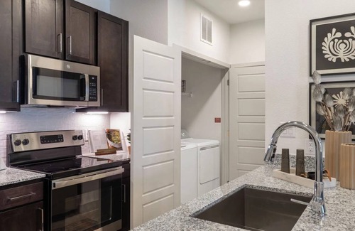 Austin Apartment | EightyOne10 1BD 6 - One Bedroom Apartment, Sleeps 2