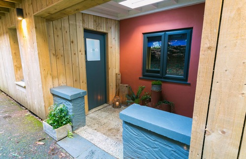 Menai Bridge Cottage | Eigionfa - an on the beach that sleeps 8 guests in 3 bedrooms