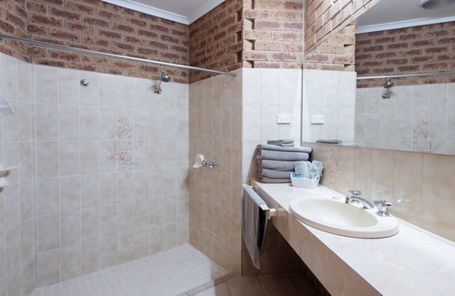 Eildon Hotel | Eildon Parkview Motor Inn. Room 12