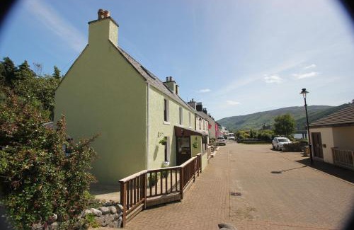 Dornie House | Eilean Donan View