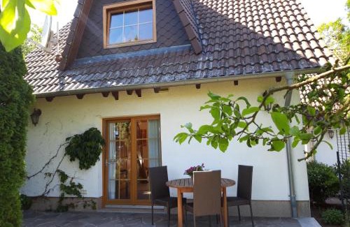 Schonfeld House | Ein Bett im Kornfeld - Haus Weitblick - mit Innenpool