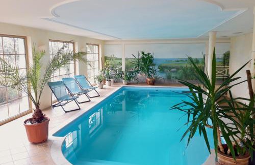 Schonfeld Apartment | Ein Bett im Kornfeld - Haus Morgensonne - mit Innenpool