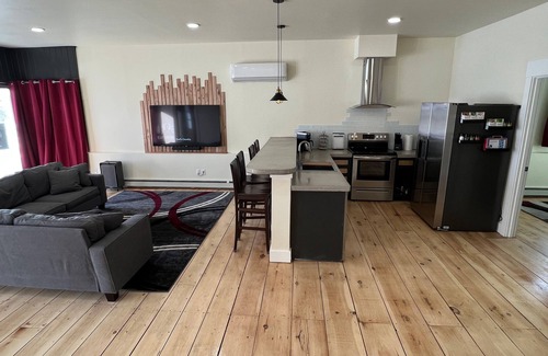 Chassell Apartment | Einerlei Suite Apartment, Warm 2 bedroom apartment from Borealis Escapes