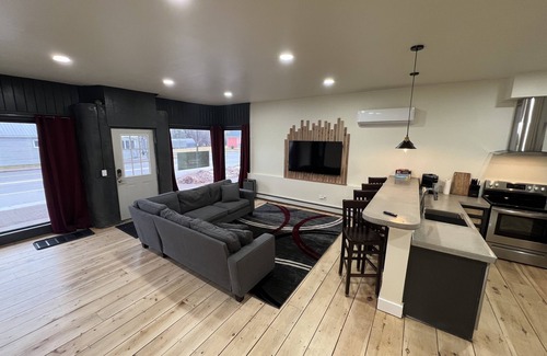 Chassell Apartment | Einerlei Suite Apartment, Warm 2 bedroom apartment from Borealis Escapes