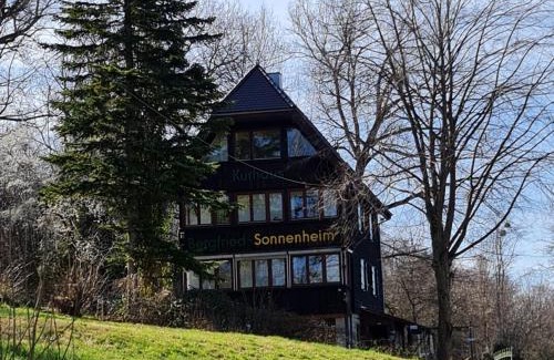 Dettingen unter Teck Apartment | Einssein-Bergfried 120 qm Apartments mit Terrasse und Panoramablick
