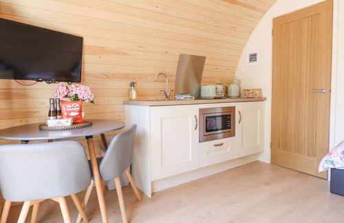 Llanelltyd Cottage | EIRLYS, pet friendly, character holiday cottage in Dolgellau