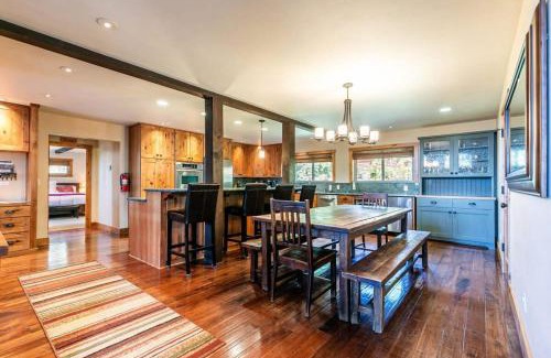 Lake Forest House | EJ's Point Walk to Beach