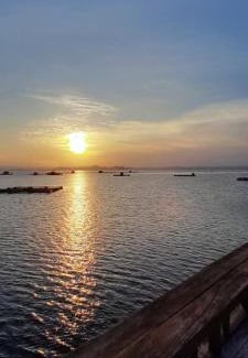 Jerowaru House | Ekas beach floating Room and suite