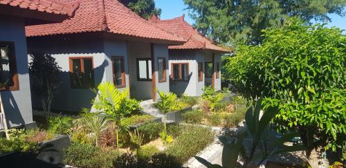 Jerowaru Hotel | Ekas secret garden surf villas, walk to waves