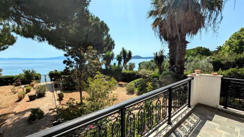Nikaia-Agios Ioannis Rentis House | Ekatis Seacoast Nest