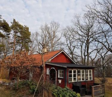 Nykoping House | Ekbacken - naturskön stuga med närhet till havet