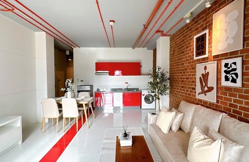 Khlong Tan Nuea Apartment | Ekkamai Loft kingbed+ couch +convertible sofabed + airmatt, max 4