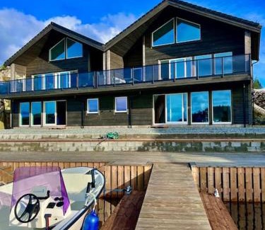 Selbjorn House | Eksklusiv Rorbu - Havblikk 1 - Båtutleie