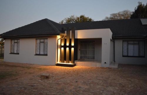 Akasia Apartment | Ekuhlaleni a home away from home R7