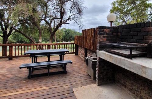 Maruleng Apartment | Ekuthuleni River Front Chalets Hoedspruit