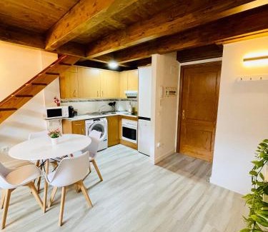 Biescas Apartment | El Ático Nuevo en el centro con ascensor, garaje, aire acondicionado y WiFi
