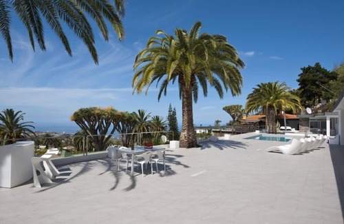 Los Gomez House | El Balcon: Charm, Design and Light