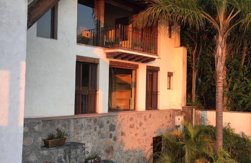 Centro Villa | El Beneficio, esplendida villa a la orilla del lago, extraordinaria ubicación