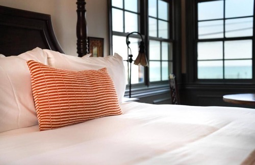 Capistrano Beach Hotel | El Caminante Bar & Bungalows