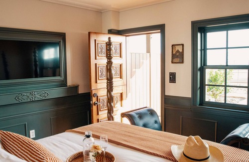 Capistrano Beach Hotel | El Caminante Bar & Bungalows