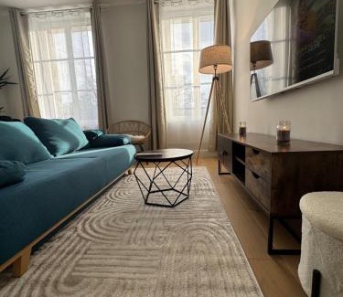 Surgeres Apartment | El Castillo Face au Château et Climatisé