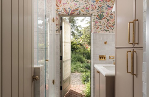 Hedgerow House | El Cedro - Luxurious Family Estate with Pool in Charming Montecito