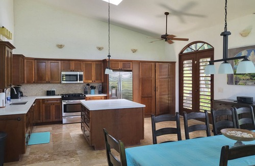 Esperanza House | El Cerro: Main House and Pool House on 30 acres