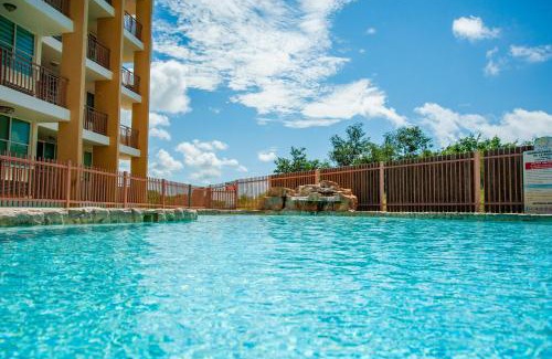 El Combate House | El Combate Oceanview Condo with Pool and Smart TV