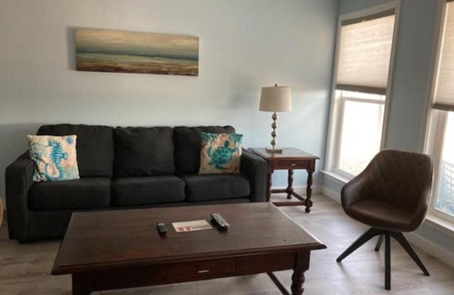 Corpus Christi House | El Constante 128K