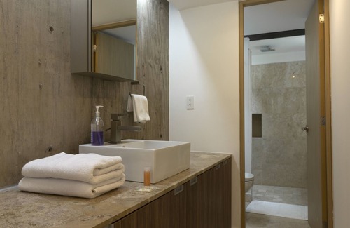 Downtown Queretaro Apartment | El Doce Suite King Size by Homi Rent