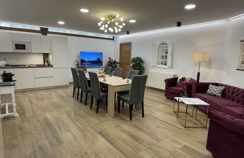 Montejo de la Sierra Apartment | El Edificio Contiene 5 Magníficos Apartamentos y una Sala Común,