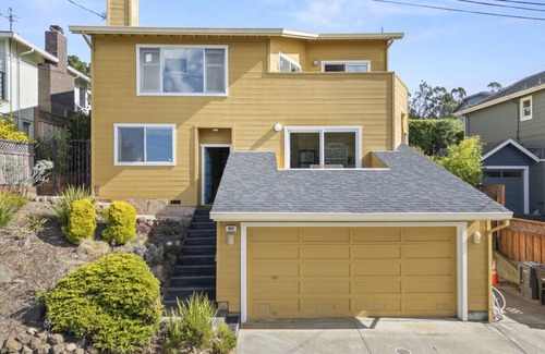 El Granada House | El Granada Getaway - Harbor and Ocean Views!