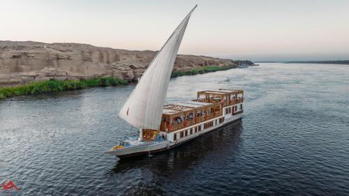 Nile River Luxor Boat Rental | EL Hanim Dahabeeyah
