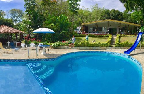 Pereira House | El Jardín de los Colibríes - Pereira, Risaralda