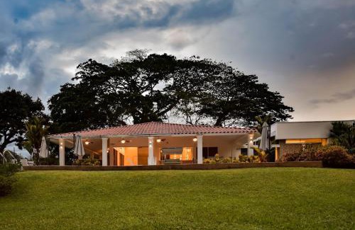 La Tebaida Hotel | El Jardín del Edén - Para Tu Niño Interior