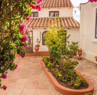 Sucre Bed & Breakfast | El Jardin De Su Merced B&B