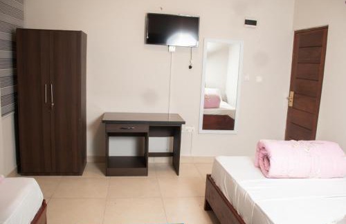 Nungua Hotel | El-King Home Lodge