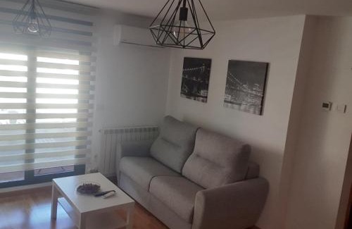 La Puebla de Alfinden Apartment | El Llano I, parada en el destino