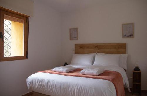 Sotillo de la Adrada Apartment | 'El Mirador de Sotillo', un Oasis de Confort con Piscina y Jacuzzis