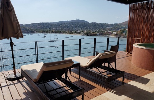 Ixtapa - Zihuatanejo Condo | El Nido, Casa 2 - GORGEOUS BAY VIEWS - NOBODY BETWEEN YOU AND THE WATER